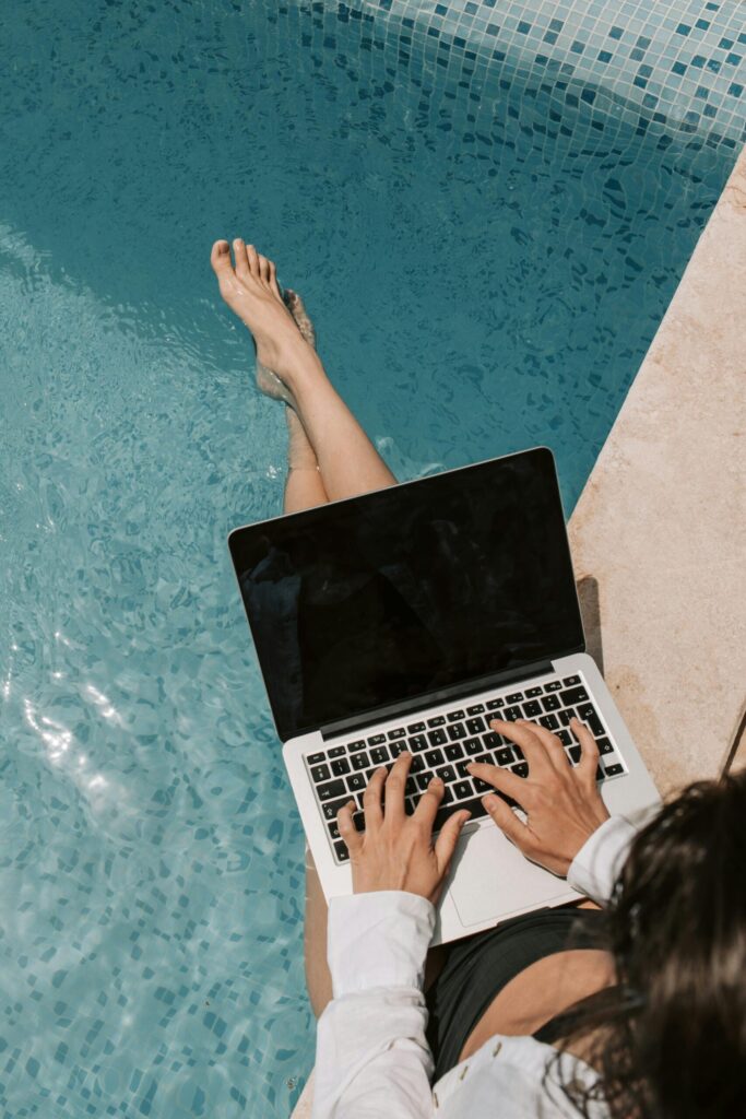 Workation, Sabbatical oder Auslandssemester: Nachsendeauftrag ins Ausland